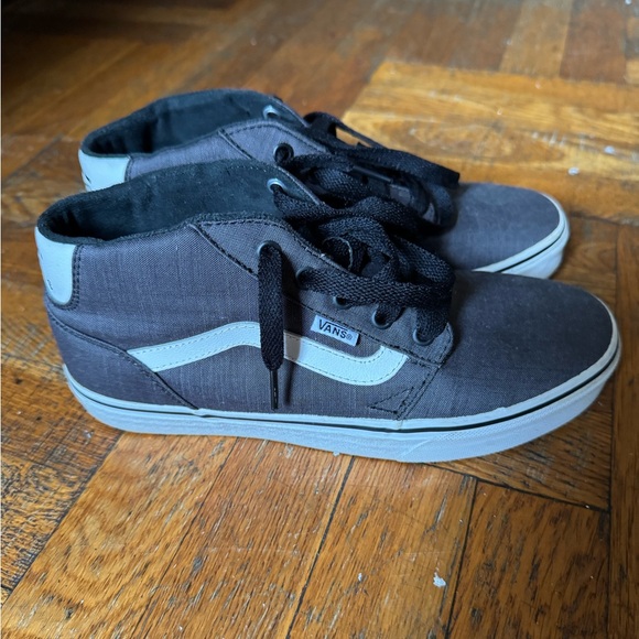 Vans - Picture 1 of 6